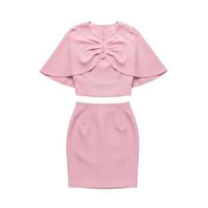 ชุดเซ็ตถักนิตติ้ง 3 ชิ้น สีชมพู สำหรับผู้หญิง แบรนด์ Jack and Jill ประกอบด้วยกระโปรงสูทสุดหรู พร้อมเสื้อคลุม เหมาะสำหรับงานพิธีการ งานโบสถ์ หรือโอกาสพิเศษ  ชุดแฟชั่นสไตล์บูติก - Product Image 1