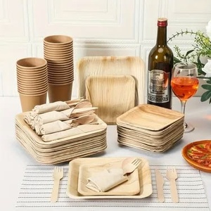 Nouvelles assiettes jetables en feuilles de palmier naturelles de 7 pouces pour la présentation de pâtisseries, gâteaux et desserts dans les cafés et restaurants, pour les événements et la restauration. - Product Image 1