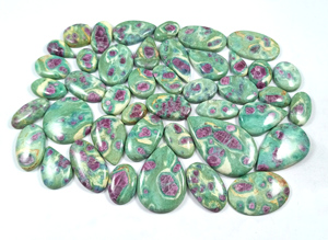Pierre précieuse naturelle de qualité supérieure en rubis fuchsite, taille et forme libres, faite à la main, pour la création de bijoux, Radha Arts - Product Image 2