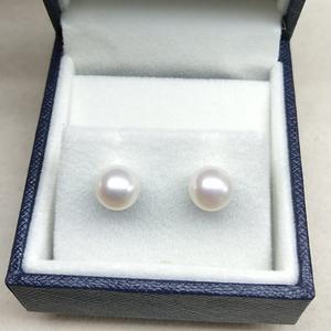 Boucles d'oreilles en or 18 carats avec perles d'eau douce pour femmes, 7,5-8 mm, rondes, design simple et élégant - Product Image 4