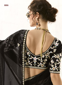 คอลเลคชั่นล่าสุด ชุดแต่งงานอินเดีย ผ้าไหมดีไซเนอร์ งานปักลายสุดประณีต ชุดส่าหรี ชุดพื้นเมือง - Product Image 2