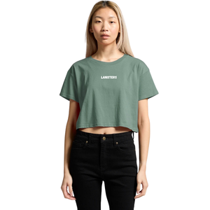 เสื้อยืดครอปแขนสั้นคอกลมสำหรับผู้หญิง ทรงหลวม พิมพ์ลายหน้าอกเล็ก สไตล์ลำลอง ขายส่ง รับผลิตตามแบบ OEM ผ้าคอตตอนเจอร์ซีย์ - Product Image 1