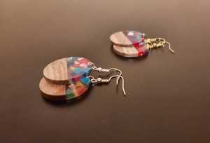 Boucles d'oreilles pendantes rustiques en résine et bois faites à la main MN EXPORTS, bijoux artisanaux naturels, accessoires de mode, cadeau pour femme, idéal pour les fêtes - Product Image 3
