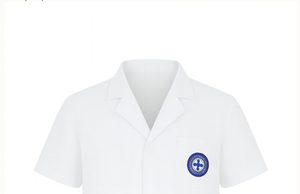 เสื้อกาวน์แพทย์สีขาว แขนสั้น ปกคอเว้า พร้อมตราสัญลักษณ์ - Product Image 2
