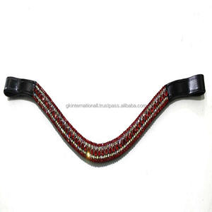 Bande de front de cheval en cuir anglais noir en forme de vague pour bride conçue avec 5 rangées de bande de front de chaîne en métal de cristaux clairs rouges et blancs - Product Image 4