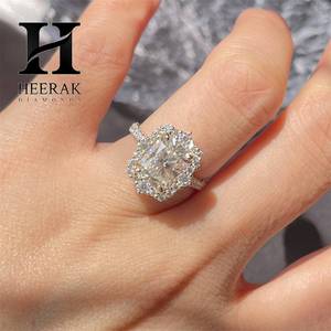 แหวนหมั้นเพชรทรงรัศมี 2 กะรัต เพชรเลี้ยงในห้องปฏิบัติการ ตัวเรือนทอง 14K ประดับเพชรแบบวงแหวนลายดอกไม้ พร้อมใบรับรอง - Product Image 1