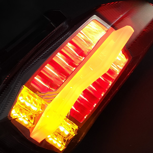 ไฟท้าย LED แบบรวม พร้อมไฟเบรกและไฟเลี้ยว เลนส์รมดำ สำหรับรถมอเตอร์ไซค์ R15 ปี 2017-2022 - Product Image 5