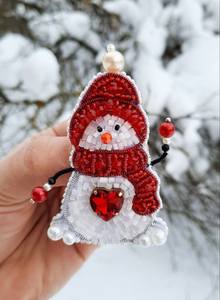 Fashionable Embroidered Beaded Brooch Handmade Decorative Accessory for Bags Hats and Scarves - Product Image 5