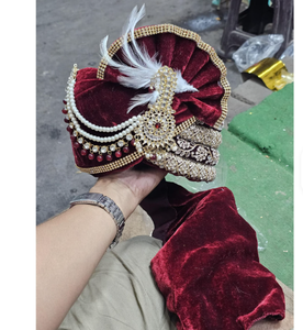 ผ้าโพกหัวสีแดงเลือดหมูทองคำสำหรับเจ้าบ่าวแบบดั้งเดิมของอินเดียสำหรับผู้ชาย - Product Image 1