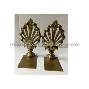 Esfera de color dorado integrada en un geométrico Estos sujetalibros en particular presentan un diseño moderno y elegante caracterizado - Product Image 6