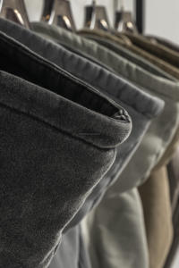 Vêtements de sport à la mode avec fermeture éclair surdimensionnée personnalisés en gros, sweat-shirt court à capuche pour femmes avec impression vierge vêtements pour femmes - Product Image 4