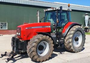 Tractores de ruedas Massey Ferguson 8250 4WD usados para granjas, motor en buen estado con componentes esenciales, bomba y caja de cambios, en venta. - Product Image 5
