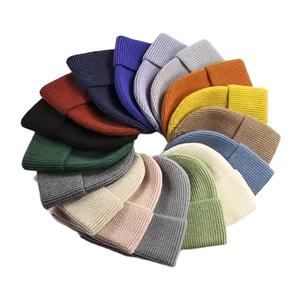 Bonnet d'hiver unisexe en acrylique souple conçu sur mesure 100% laine Jacquard Logo Bonnet tricoté OEM pour la plage - Product Image 5