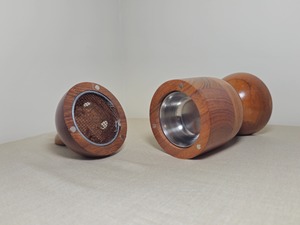 Quemador de incienso de madera de acacia natural, difusor aromático para uso en todas las estaciones, hecho a mano con tapa cónica por Curio Craft. - Product Image 3