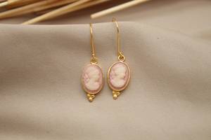 Pendientes de Plata de Ley Rodiada Hechos a Mano con Camafeo de Melocotón Natural, Diseño de Inspiración Victoriana, Elegante Regalo para el Día de la Madre - Product Image 6