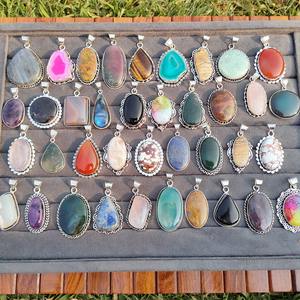 Pendentif en laiton avec pierre précieuse naturelle pour le bien-être spirituel, l'équilibre énergétique et des cadeaux élégants, disponible à un prix abordable - Product Image 2