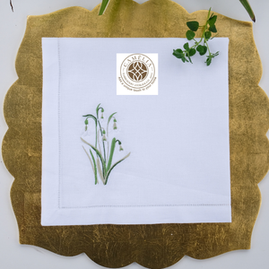 Lin naturel doux avec broderie de pommeliers, délicates fleurs blanches apportant une touche de printemps pure aux tables élégantes - Product Image 1