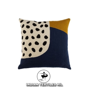 Housse de coussin en laine de luxe, broderie cachemire faite main, point de chaînette, motif géométrique vintage, coussins décoratifs tendance - Product Image 1