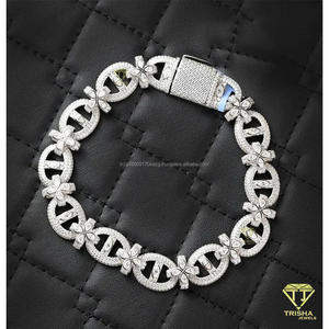 Elegante Brazalete Floral Infinito Elaborado con Piedras de Moissanita con Claridad VVS y Acabado en Oro Blanco, Diseño de Joyería de Lujo - Product Image 2