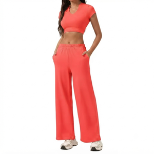Ensemble deux pièces pour femme : Crop top athlétique à col rond et pantalon large à taille élastique, manches courtes, séchage rapide, pour fitness et entraînement en salle de sport - Product Image 1