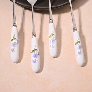 Juego de 4 Cucharas de Postre de Cerámica Sky Daisy, Herramientas para Disfrutar de Delicias Dulces - Product Image 2