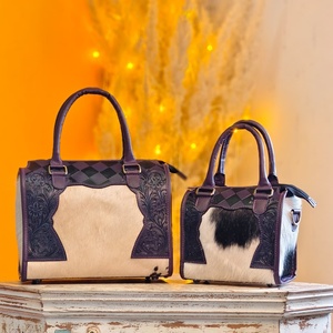 Bolso de Lujo Impermeable de Piel Genuina y Poliéster Ligero con Cremallera Única, Diseño Floral y de Letras, Portátil y de Gran Capacidad, de Venus Leathers - Product Image 2