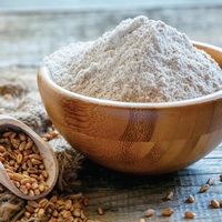 Farine de blé de haute qualité emballée en vrac pour les commerçants. La farine de blé conserve une saveur riche et une texture douce et fine.