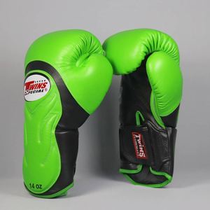 Gants de boxe d'entraînement professionnels en cuir de vachette de qualité supérieure, rembourrage haute densité, 16 oz, légers, fermeture auto-agrippante, personnalisables - Product Image 4