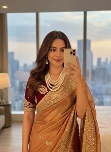 Ethnic Wear <b>Saree</b> Traditional <b>Saree</b> Designer Collection Womens Fashion <b>Saree</b> Diamond Touch <b>Saree</b> Elegant Aura <b>Saree</b> - Product Image 5