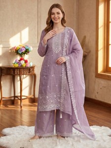 Traje Salwar Kameez de Seda sin Coser con Bordado y Lentejuelas, Estilo Moderno para Fiestas, Bodas, Diwali y Graduaciones - Product Image 4