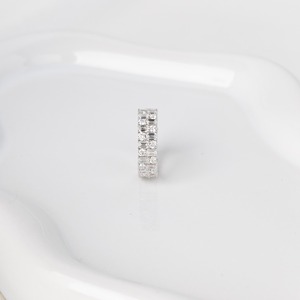 แหวนเพชรทรงเอเมอรัลด์คัทเพาะเลี้ยงในห้องปฏิบัติการ แบบ Eternity Band สำหรับงานแต่งงาน ทองคำแท้ 14K ความกว้าง 5.7 มม. รับรองโดย IGI ผลิตอย่างยั่งยืนสำหรับเจ้าสาว - Product Image 4