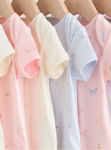 Combinaison bébé Annamar Clothing personnalisée en bambou 95% et élasthanne 5%, écologique, douce, extensible et respirante, pour toutes les saisons - Product Image 3