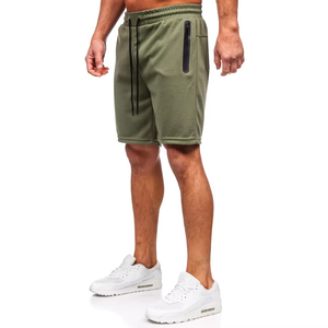Pantalones cortos deportivos ligeros para hombre, color verde oliva, con bolsillos con cremallera, tela transpirable, cintura elástica, corte elegante y hechos en Pakistán. - Product Image 6