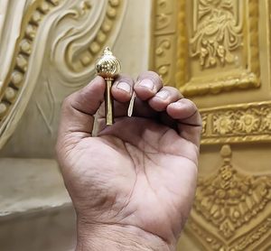 Idole de Hanuman Ji en laiton pur, petite mace Gada, accessoire pour temple domestique, mace Bajrangbali, décoration spirituelle pour Pooja, cadeau religieux en laiton - Product Image 2