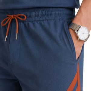 Conjunto de Camiseta Polo y Pantalones Cortos para Hombre en Azul Pizarra y Rojo Óxido, con Bolsillo en Contraste, Estilo Casual de Verano, Dos Piezas, Logotipo Personalizado, Ropa Deportiva Premium - Product Image 4