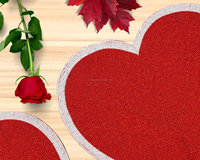 Set de table en forme de cœur avec perles rouges, bordure blanche, décoration de table pour la Saint-Valentin, vente en gros, artisanat de qualité par le fabricant PR India