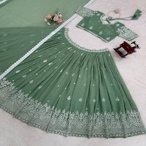 Ensemble Lehenga Choli VASTRA COTTAGE élégant en Georgette avec broderie de paillettes, Lehenga cousu, Blouse non cousue et Dupatta - Product Image 4