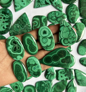 Venta al por mayor, mejor precio, cabujones de malaquita naturales multiforma, piedras preciosas sueltas ARHAN GEMS Rajasthan India 10-40mm para joyería - Product Image 1