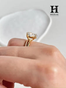 Anillo de Compromiso de Oro Amarillo de 14K con Diamante Cultivado en Laboratorio de Corte Ovalado de 3.0CT, Certificado IGI, Anillo Solitario Ovalado con Efecto Hielo Triturado - Product Image 5