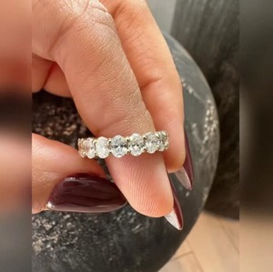 Bague de luxe en diamant de laboratoire taille ovale en or 9K, 14K et 18K pour femme, idéale pour les fiançailles, les mariages et les cadeaux d'anniversaire - Product Image 5