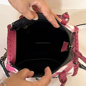 Nouveau Sac de Voyage Bandoulière en Cuir Véritable Façonné à la Main, Motif Damier, pour Femme, Idéal pour les Nuits Passées et les Bagages de Voyage (Collection 2026) - Product Image 6