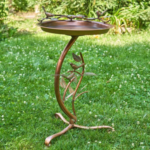 Baño para pájaros de metal resistente a la oxidación, decoración de jardín para exteriores, estanque con pedestal, duradero, resistente a la intemperie, estilo elegante, estación de alimentación para pájaros - Product Image 3