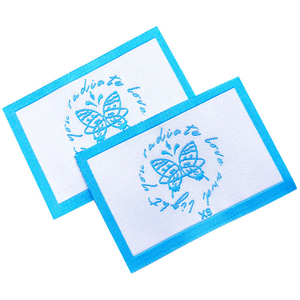 ป้ายทอแบบใหม่ล่าสุดปี 2026 ป้ายติดเสื้อผ้าทรงตรงทันสมัย ป้ายทอขนาดสั่งทำได้ - Product Image 4