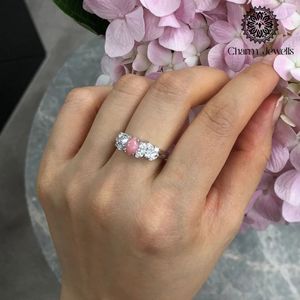 แหวนเงินแท้ 925 ประดับมอสซาไนต์สีชมพูทรงรี ดีไซน์ดอกไม้ ประดับเพชรทรงคุชชั่น สำหรับผู้หญิง จาก Charm_Jewells รับรองโดย IGI - Product Image 1