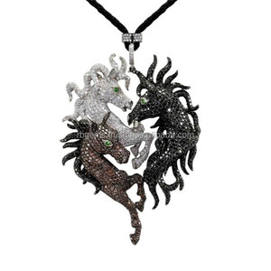Pendentif Cheval en Moissanite Taille Brillant avec Monture Personnalisée Or Rose et Or Jaune - Bijoux Hip Hop Bling-Bling pour Femme Chrétienne - Product Image 1
