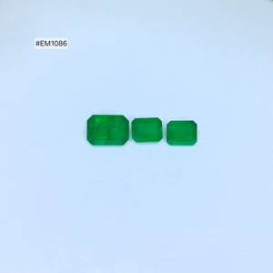Juego de 3 piezas de gemas de esmeralda verde exclusivas de Zambia, peso total 1.97 ct, forma octogonal, piedras sueltas para joyería personalizada - Product Image 3