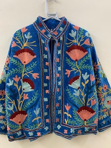 Chaqueta Boho de Terciopelo Suzani, Bordada a Mano, Estilo Étnico Vintage, Prenda de Moda, Prenda de Alta Calidad para Bodas - Product Image 3