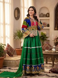 Robe maxi afghane brodée avec des blocs de couleur et des travaux manuels, pour les occasions festives, style bohème, manches longues, coupe trapèze, robes décontractées. - Product Image 5