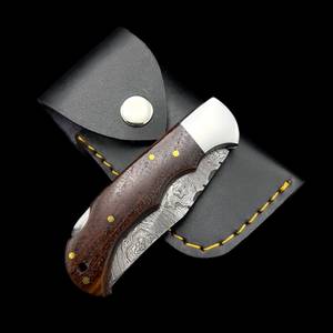 Couteau pliant EDC en acier Damas avec manche en bois, lame à pointe tombante et bord biseauté - Product Image 2