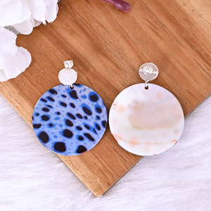 Boucles d'oreilles pendantes en résine avec druse blanche et nacre |   Argent sterling 925 - Product Image 6